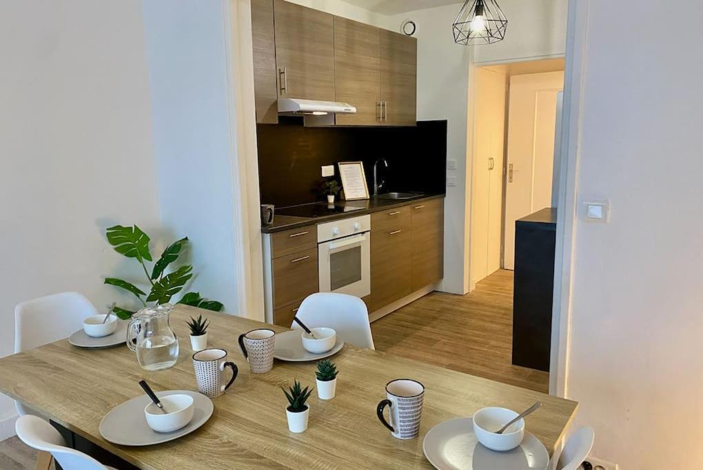 Le Carmen - Terrace - Garage Apartment นีมส์ ภายนอก รูปภาพ