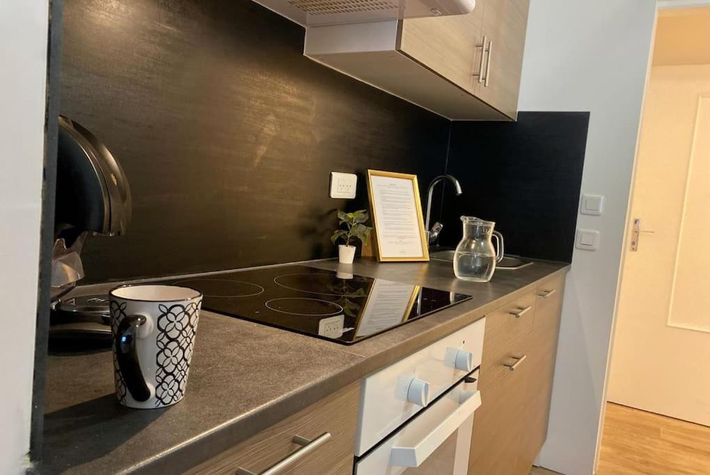 Le Carmen - Terrace - Garage Apartment นีมส์ ภายนอก รูปภาพ